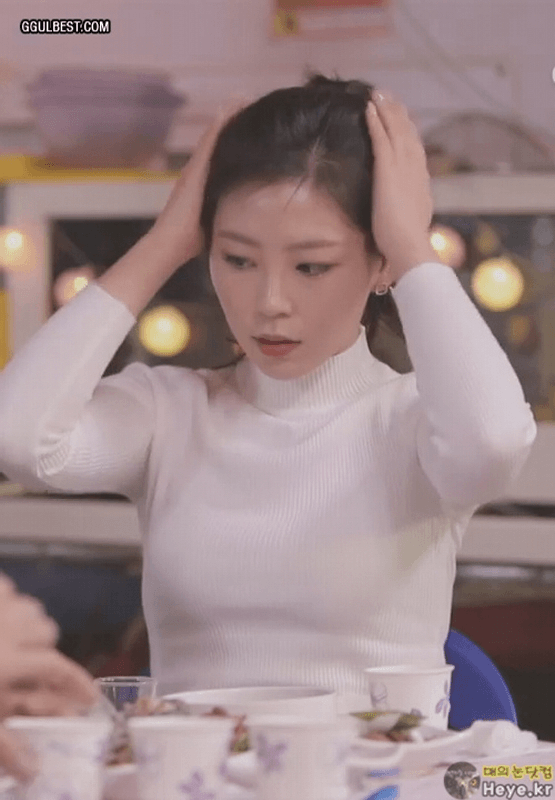 머리 묶는 김보미