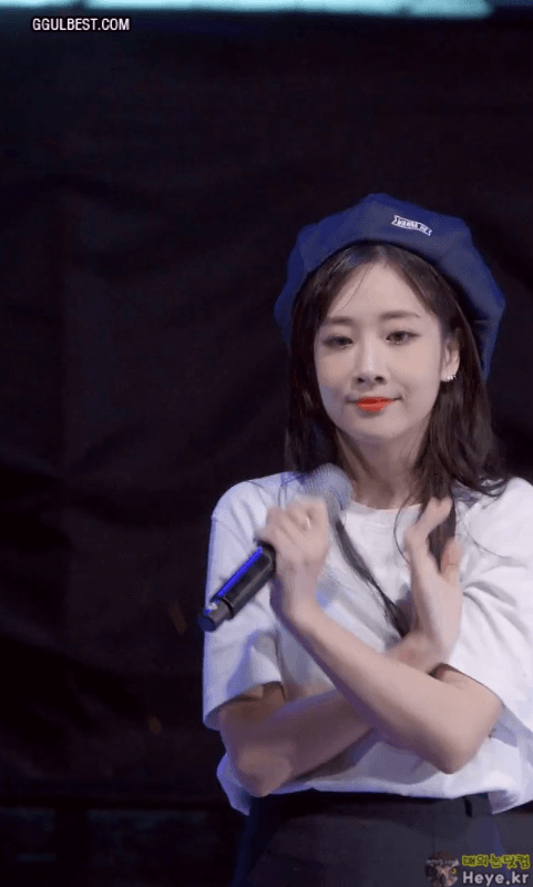 흰티 빵모자 지애