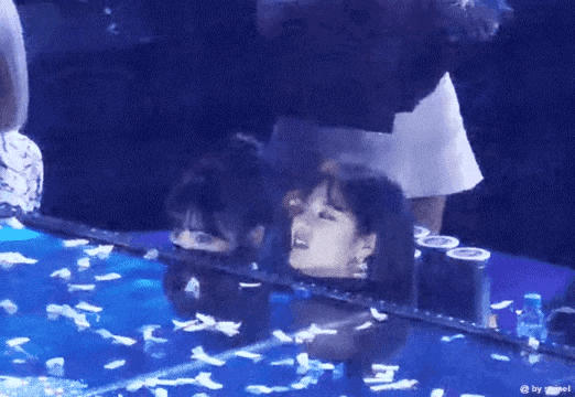 미어캣이 된 룸메즈 모모 정연