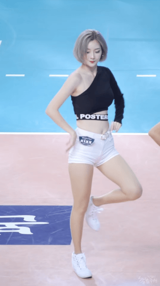 원오프숄더 서현숙.gif