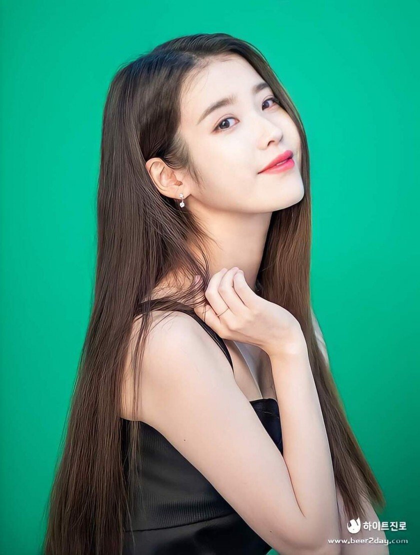 진로에서 올린 미공개 아이유 사진