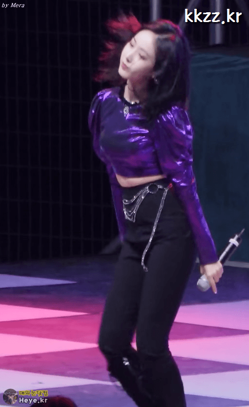 엉덩이에 먼지 묻은 신비