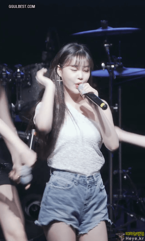 원오프숄더 여자아이들 수진