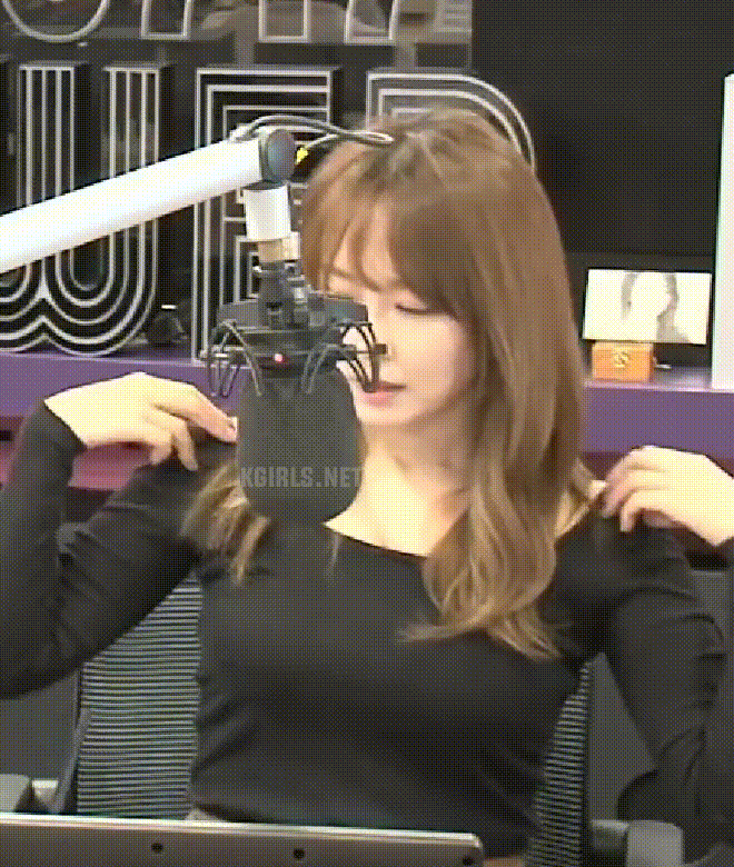 박선영 아나운서 검정티셔츠