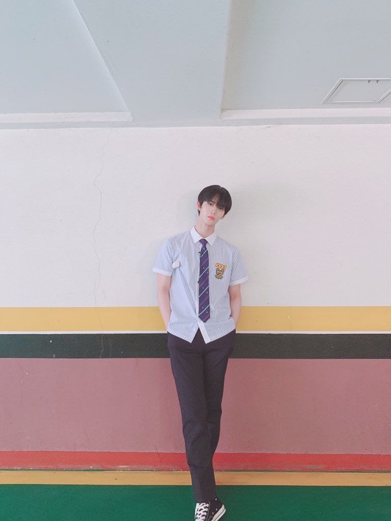 워너원 배진영 교복핏 비율 쩌내