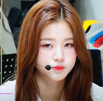 집중하는 유리 원영 나코