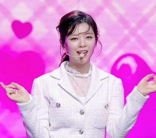 볼콕 & 힐끔 쳐다보는 정연