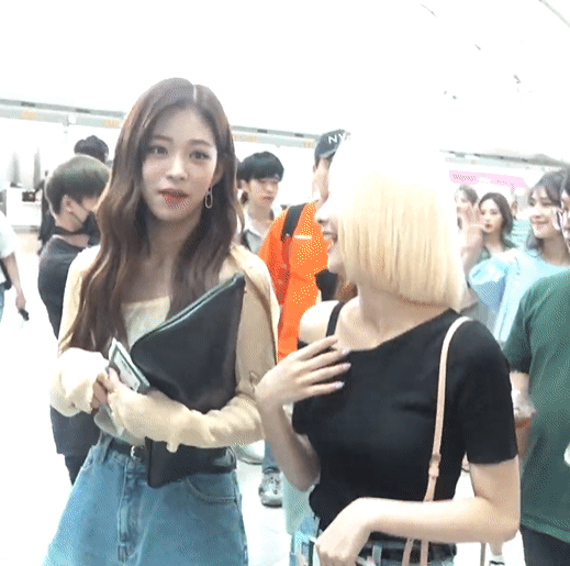 프로미스나인 출국