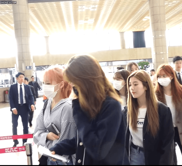 190423 아이즈원 출국