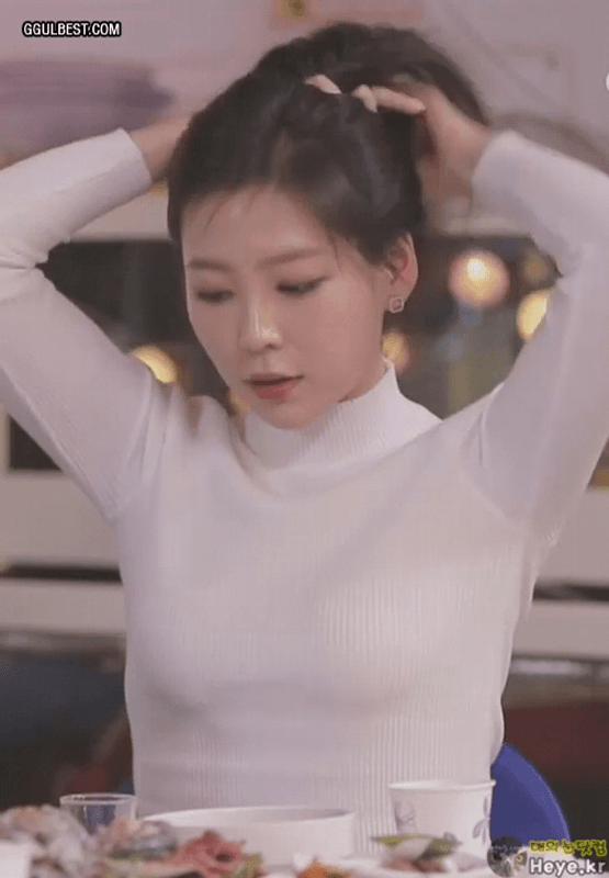 머리 묶는 김보미