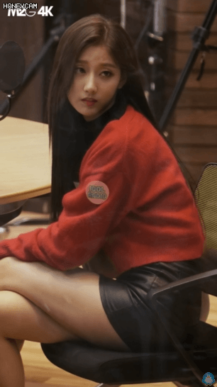 러블리즈 예인이 허벅지
