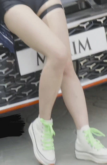 맥심 모델 예리 검정 속옷.gif