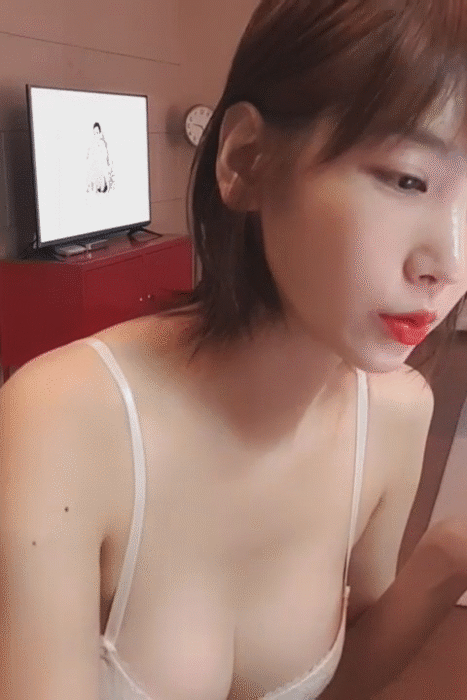 손톱 매니큐어 바르는 ㅊㅈ