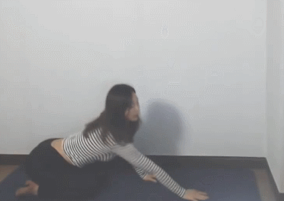 허리 쭉 펴주는 요가