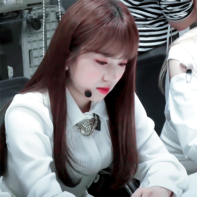 집중하는 유리 원영 나코