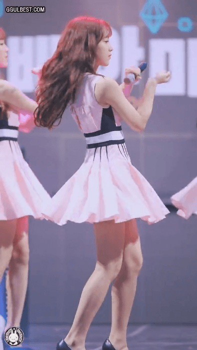 에이프릴 예나 민소매 원피스