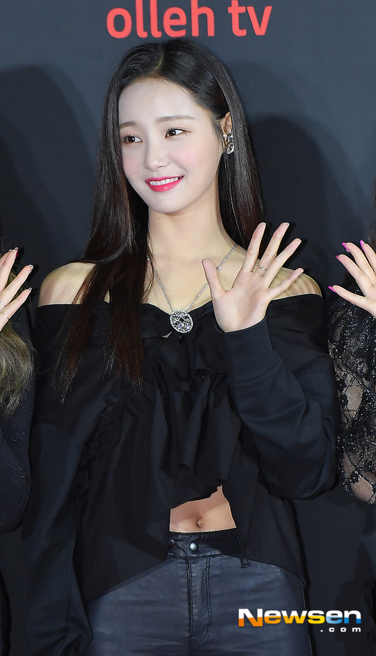 연우 배꼽