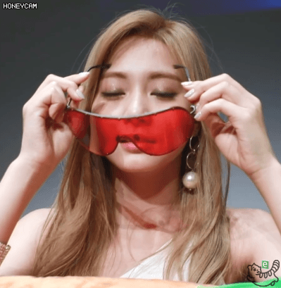 쯔위 미소