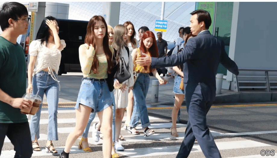 프로미스나인 출국