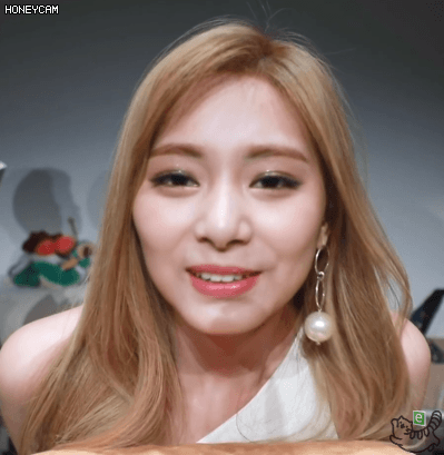 쯔위 미소