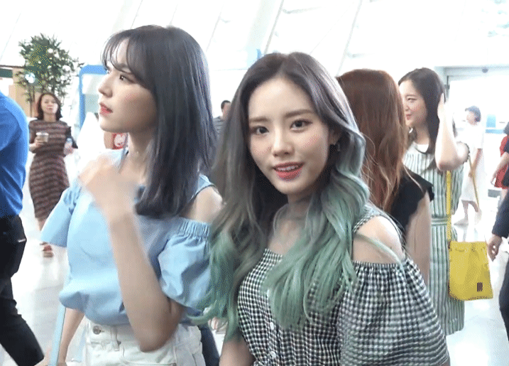 프로미스나인 출국