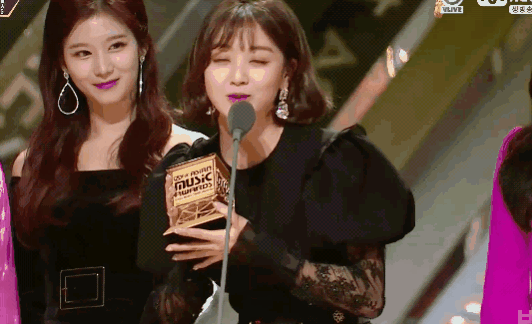 베스트 여자 그룹상 받은 트와이스 지효,정연 수상소감