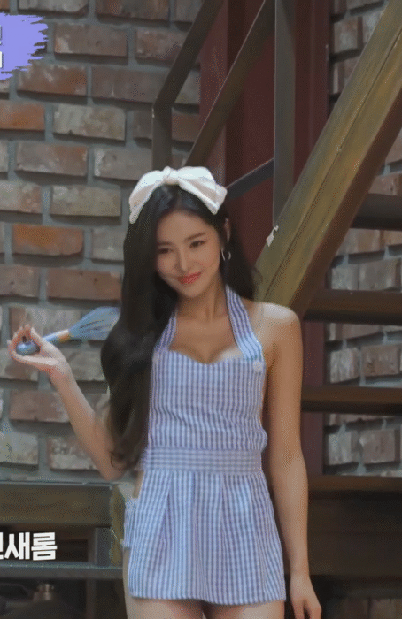 2020 미맥콘 앞치마만 입은 모델 신새롬