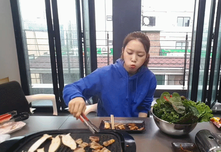 오마이걸 지호 먹방모음