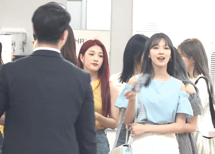 프로미스나인 출국