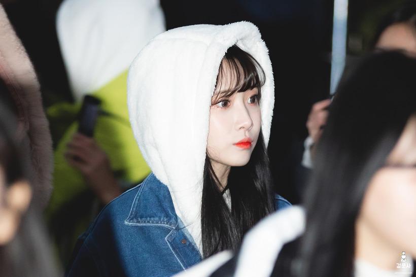 뮤뱅 출근 쟤