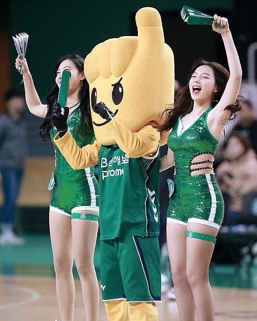 세탕 뛰는 여고생 치어리더 - 하지원