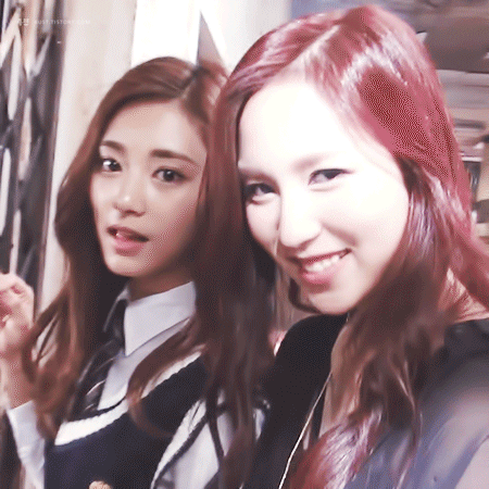 쯔위가 좋은 미나 언니