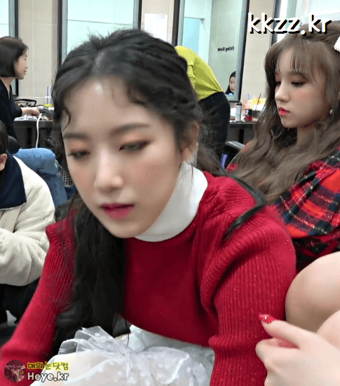 렌즈 낀 슈화