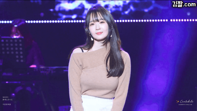 데이터) 너무 열일하는 외모 강민경