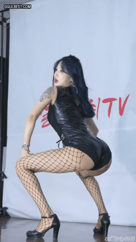 걸크러쉬(girl crush) (태리) 찢어진 망사 스타킹.gif