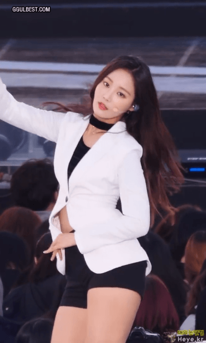 남심을 저격하는 하얀 연우.gif
