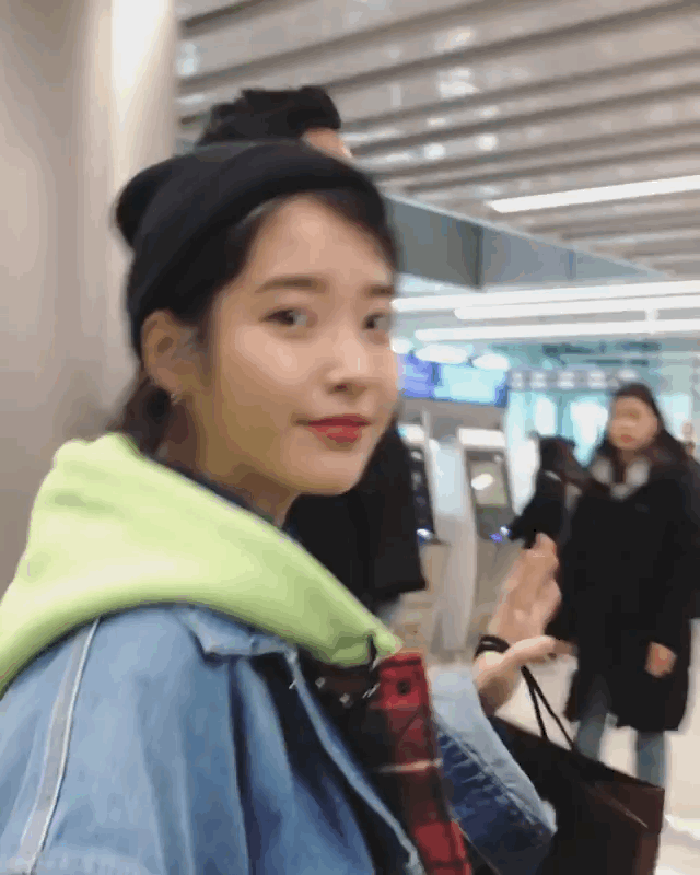 출국하는 아이유