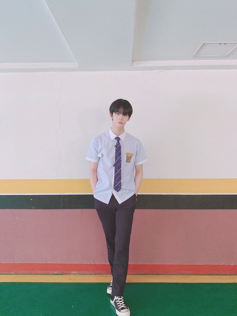 워너원 배진영 교복핏 비율 쩌내