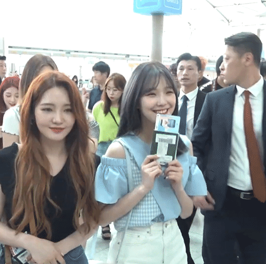 프로미스나인 출국