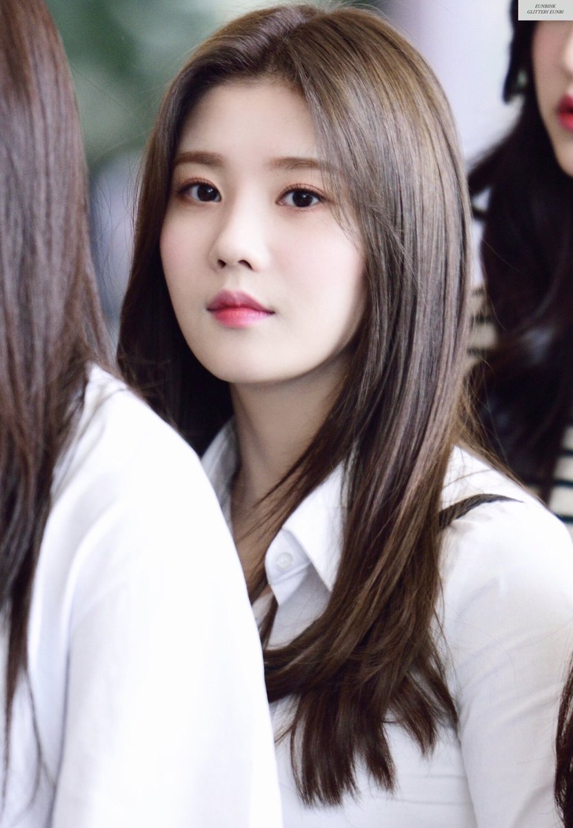흰셔츠 입은 은비
