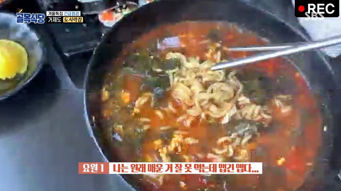 혹시 촬영 나왔나 경계 중
