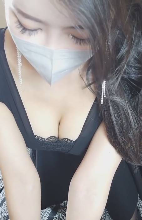 마사지 해주는 메텔이모 가슴골