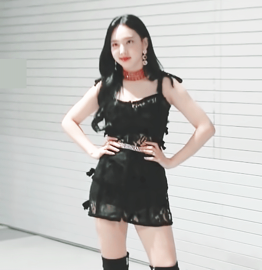 MAMA 백스테이지 나연, 빼꼼 미나
