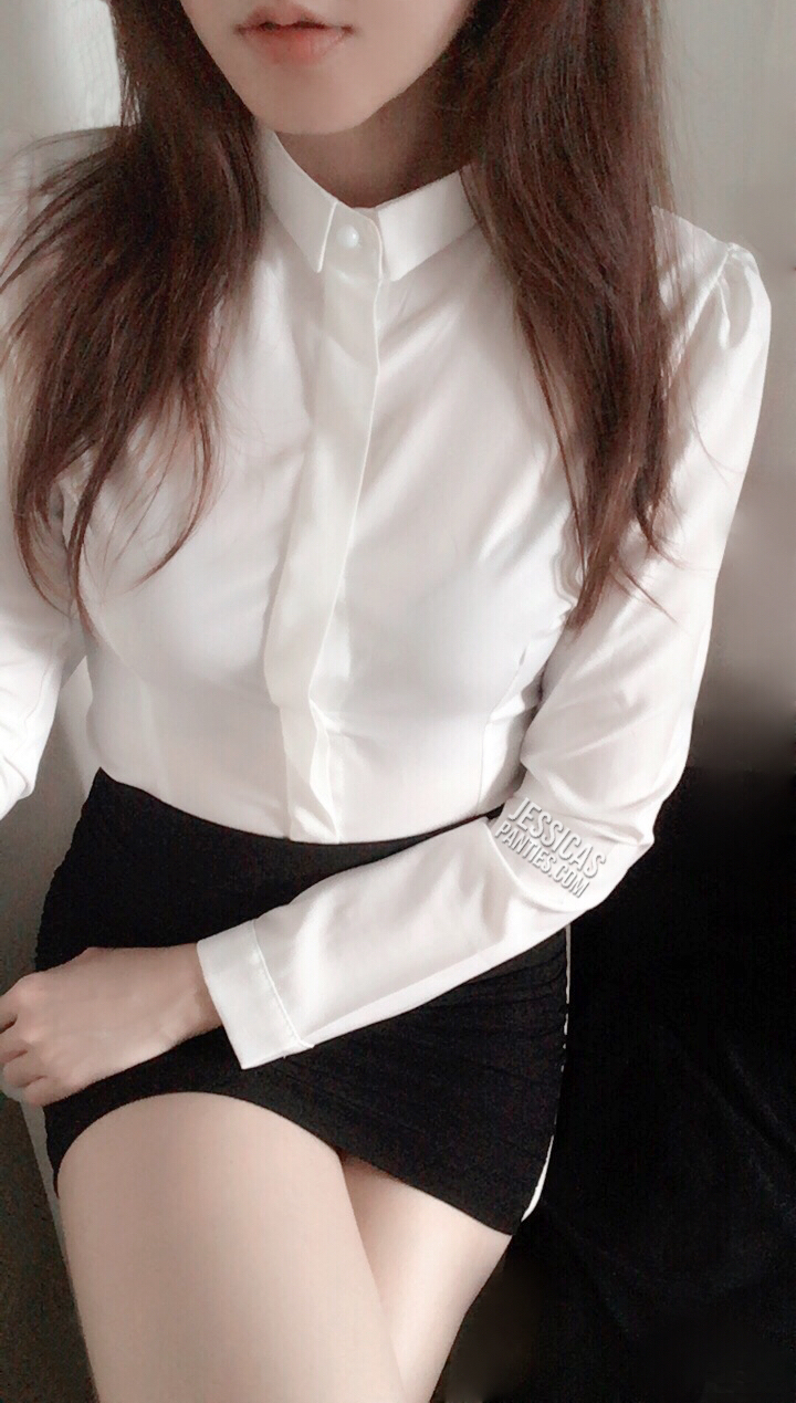 조수석 흰셔츠녀