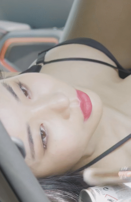 맥심 모델 예리 검정 속옷.gif