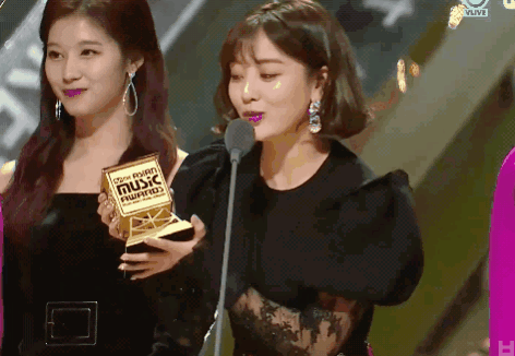 베스트 여자 그룹상 받은 트와이스 지효,정연 수상소감