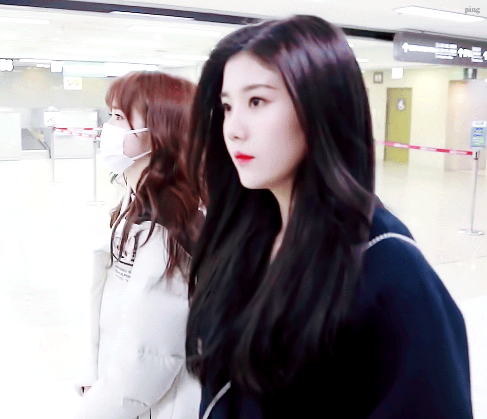 김포공항 출국 권은비 강혜원