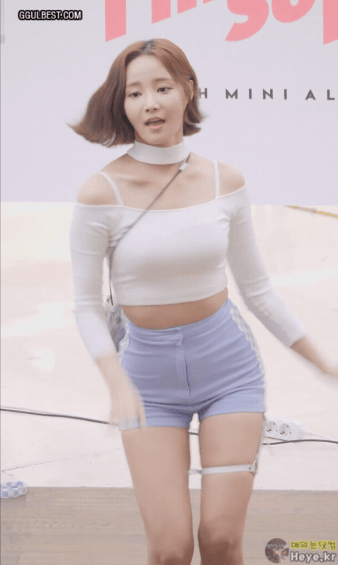 타이트 한 오프숄더 연우