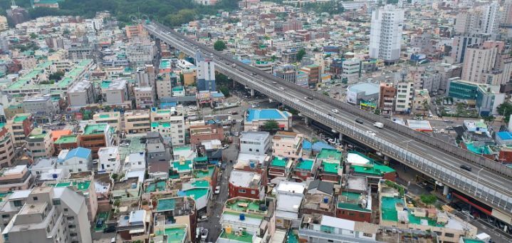 번영로 고가도로 하부에 조성된 &#039;비콘 그라운드&#039;