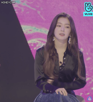 셔츠 단추 네 개 풀은 레드벨벳 아이린